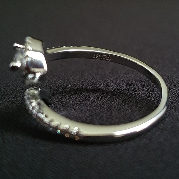 Elegant Tear Drop Cut Diamond Ring - Picture 2 of 3